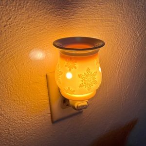 New Snowflake Wax Warmer Plug in